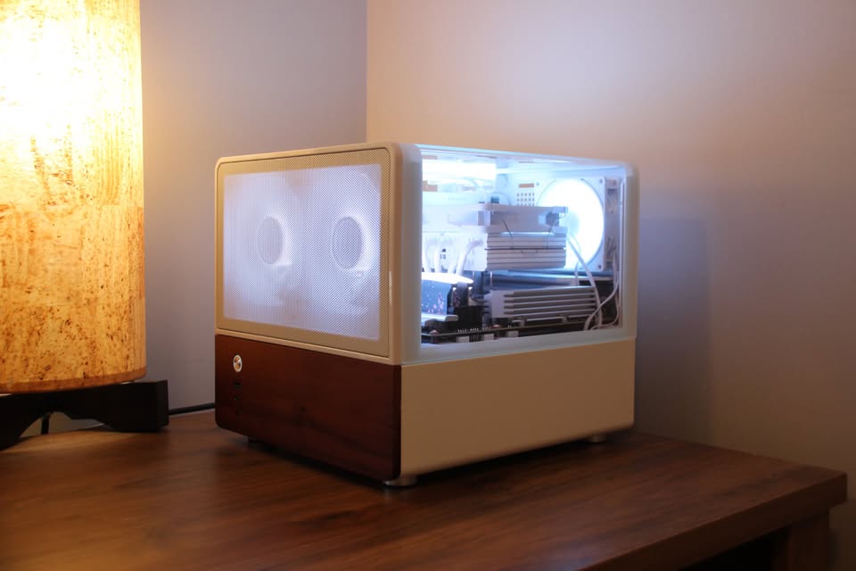 Compact and unique Mid-range PC