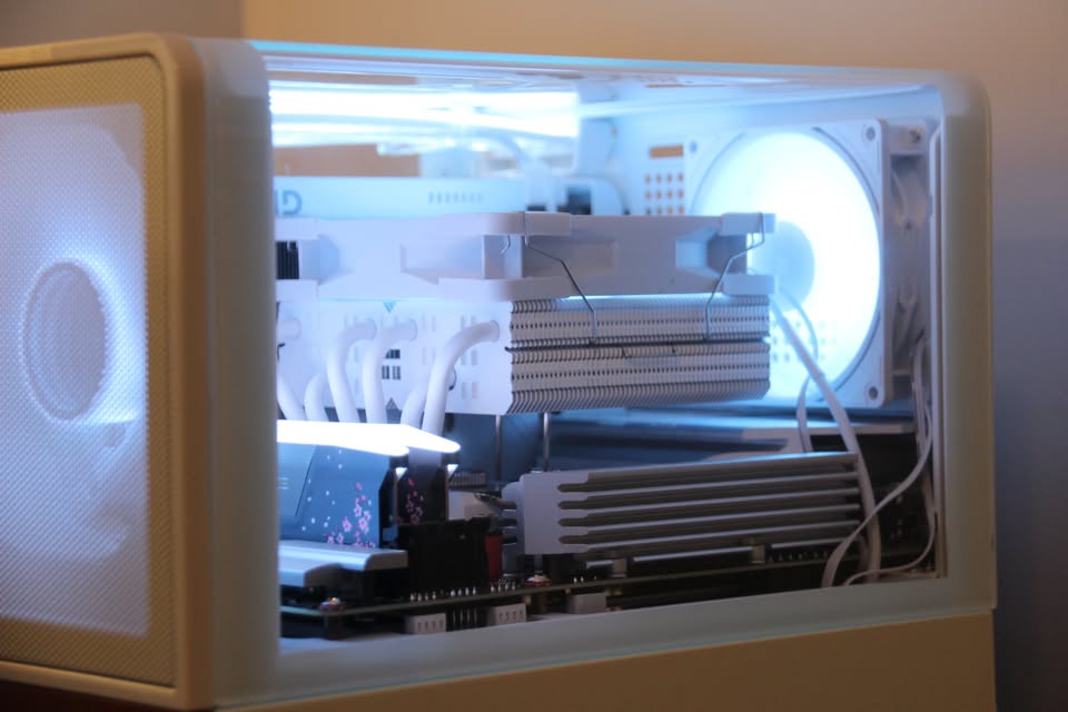 Compact and unique Mid-range PC