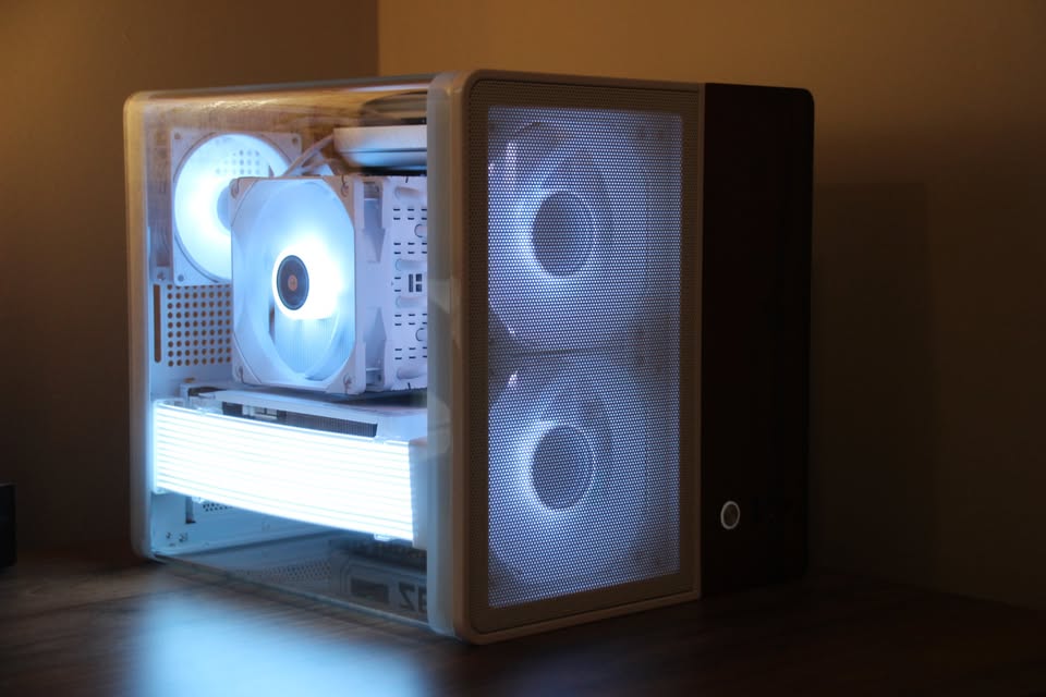 Compact and unique Mid-range PC