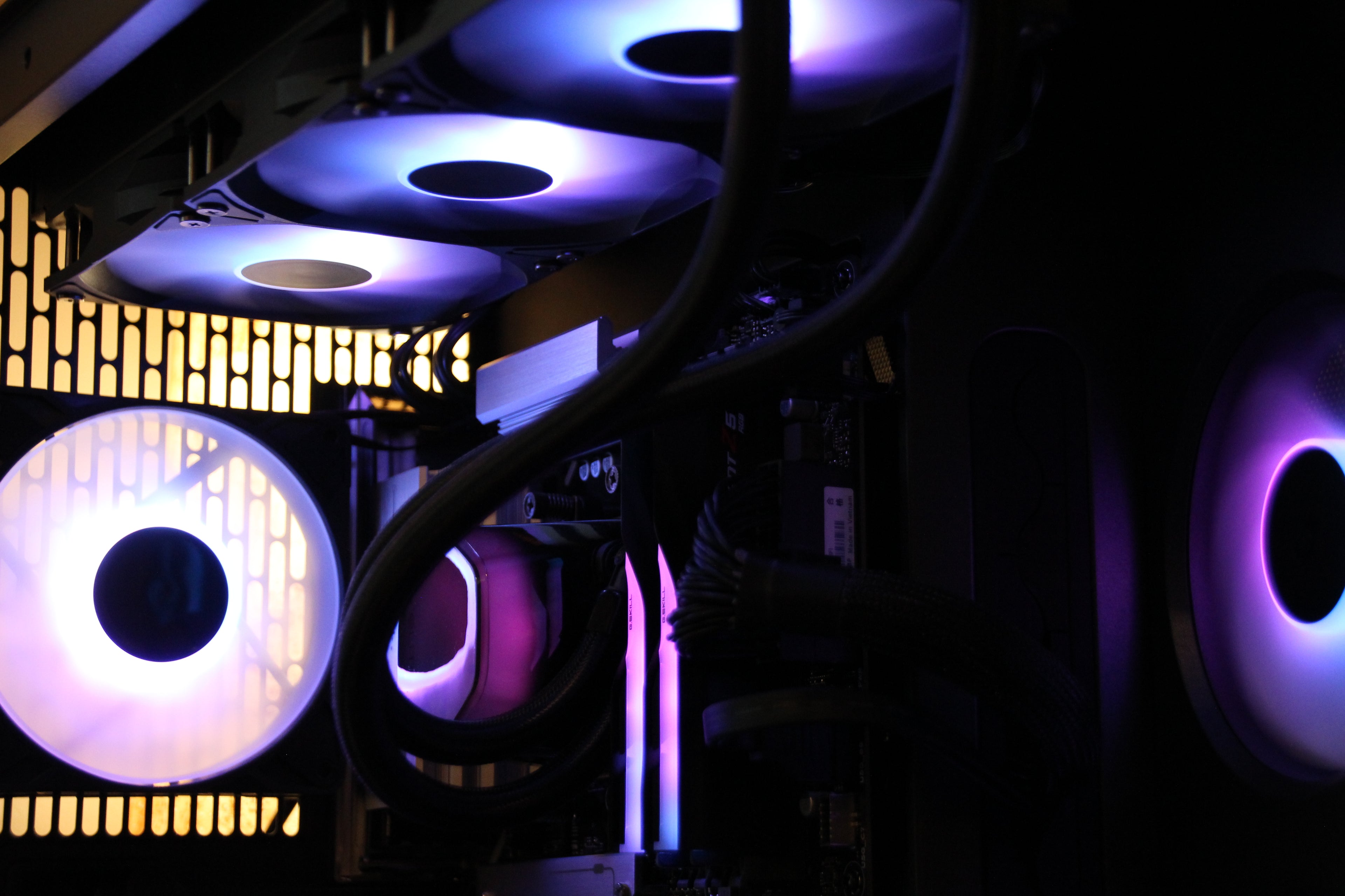 High-End Gaming PC | 7800x3D | 32Gb DDR5 | 9070XT