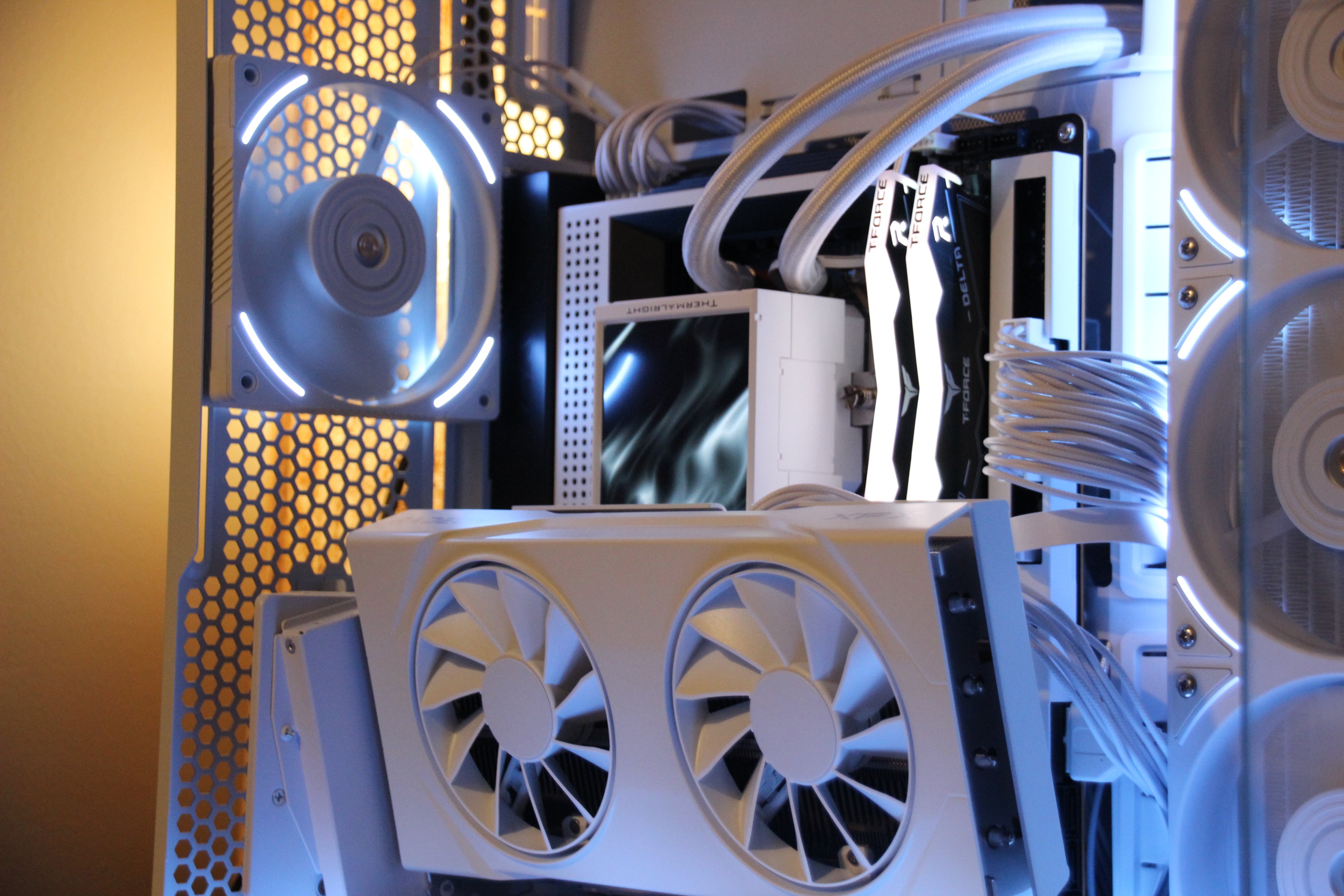 Whiteout Gaming PC