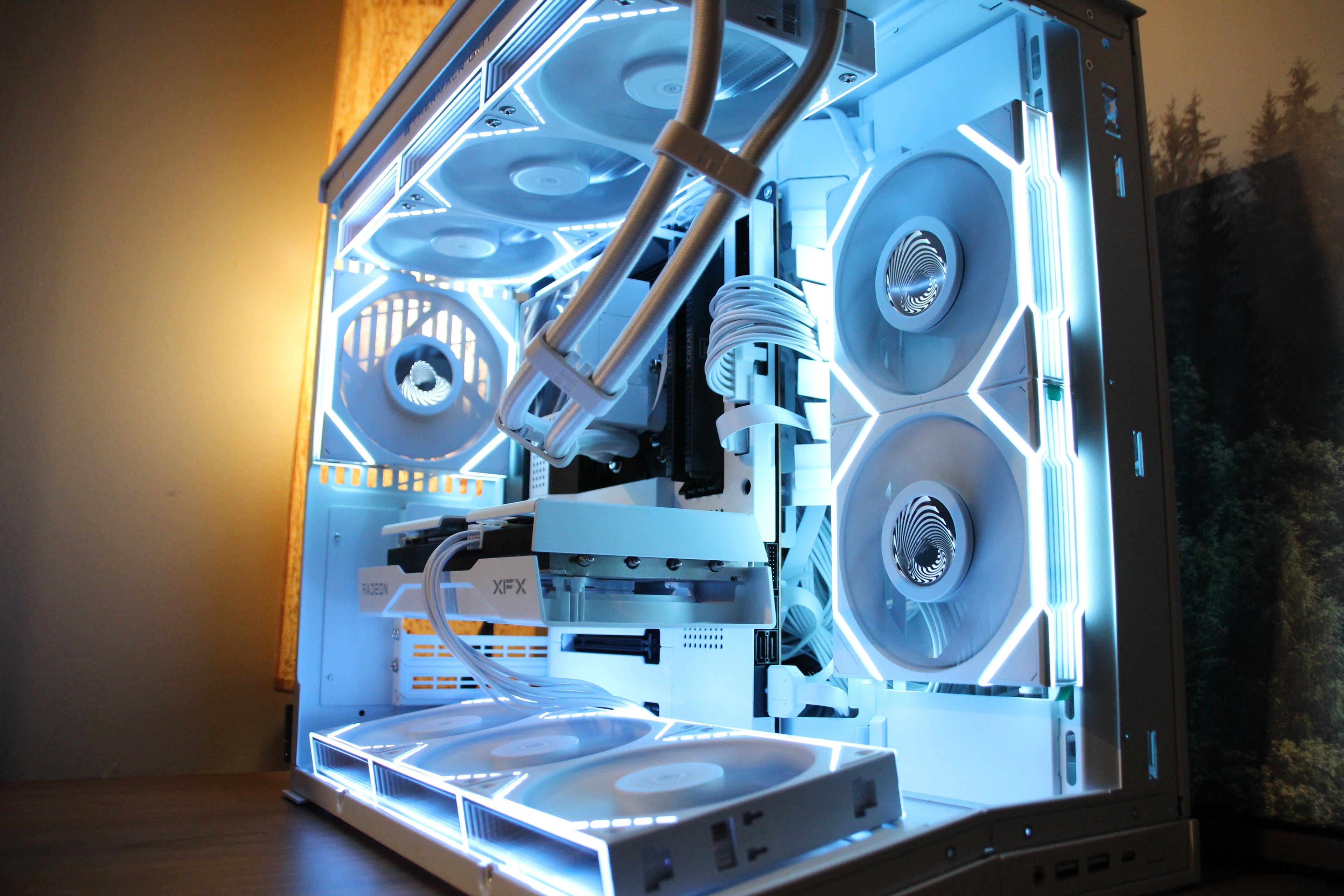 Mid-Range whiteout Gaming PC