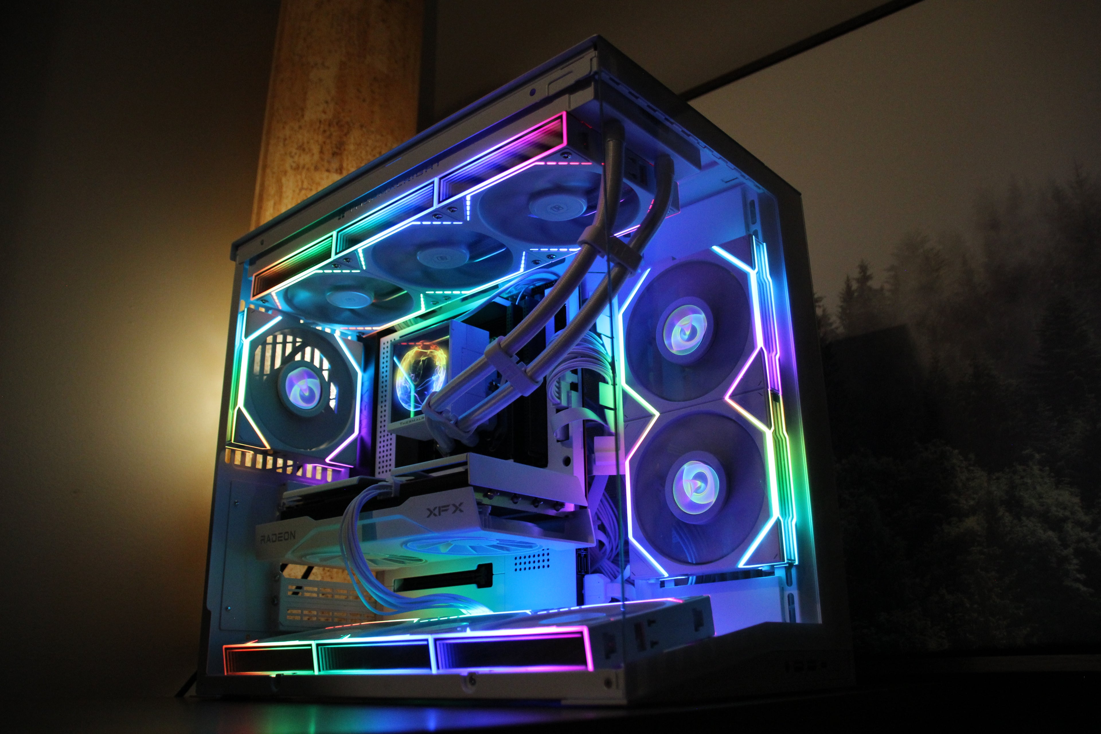Mid-Range whiteout Gaming PC